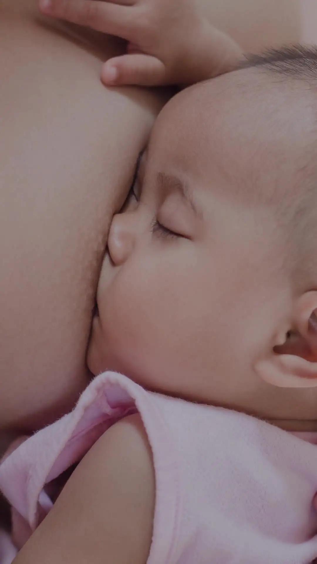 Bayi Sering Tertidur Saat Menyusui