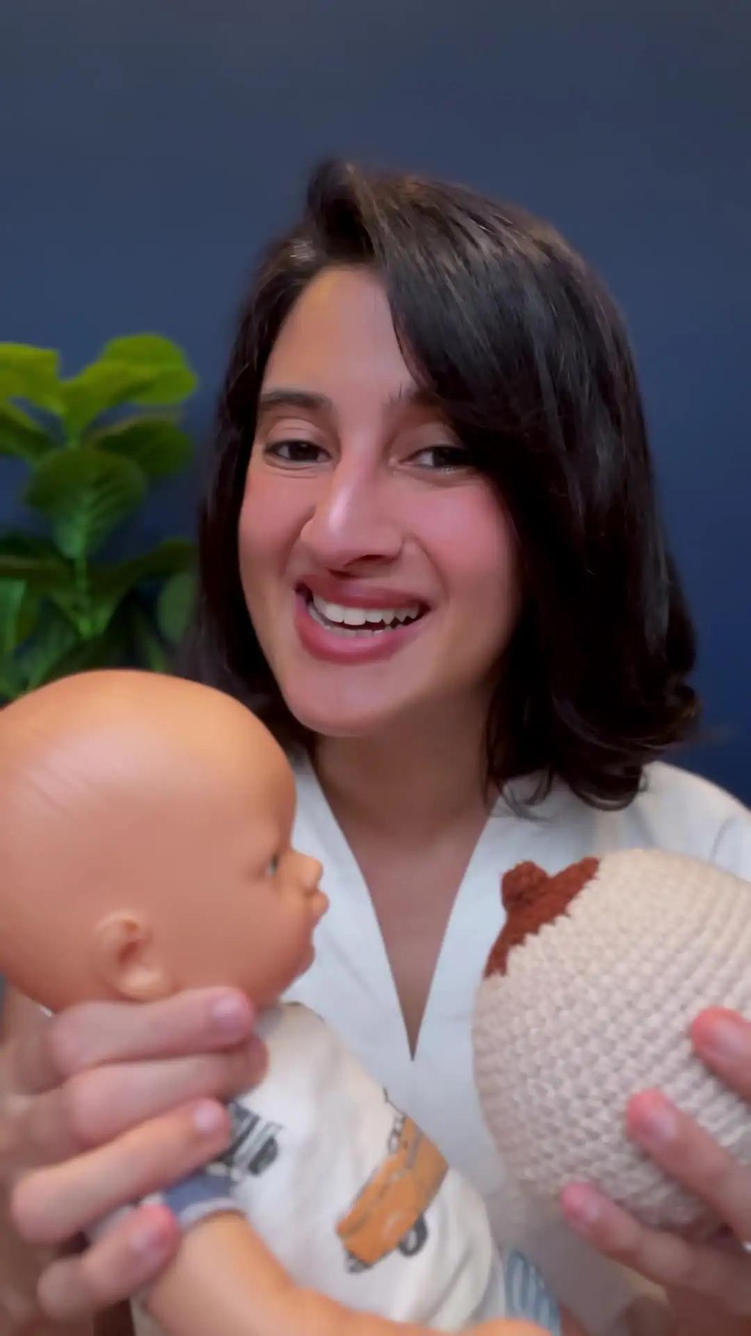 Cara Memegang Bayi saat Menyusui