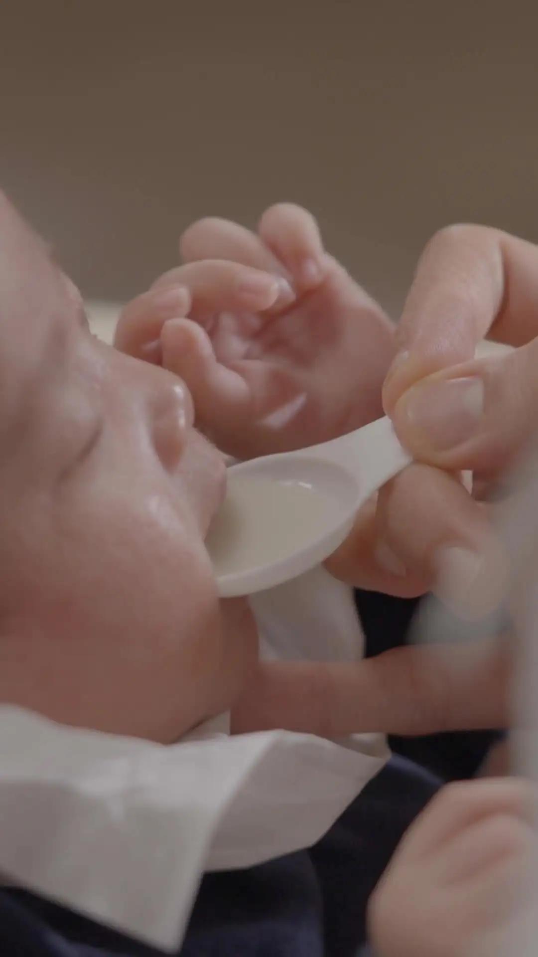 Cara Memberikan Susu dengan Sendok